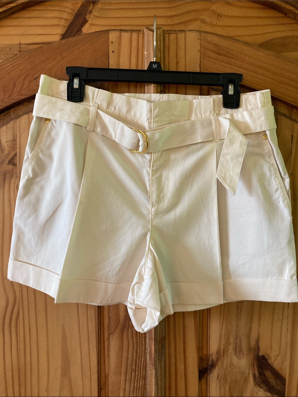 Women’s LOFT cream cuffed hem belted dressy shorts size 8 - NWT